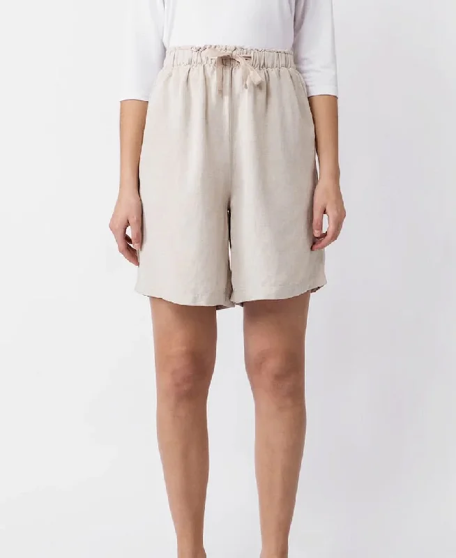 Favi Shorts Women