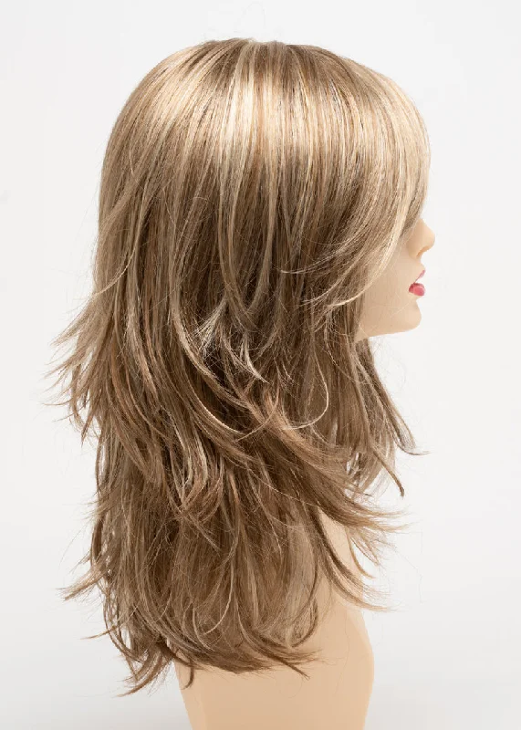 Dark Blonde | A warm honey blonde with soft low-lights and gentle high-lights blended in