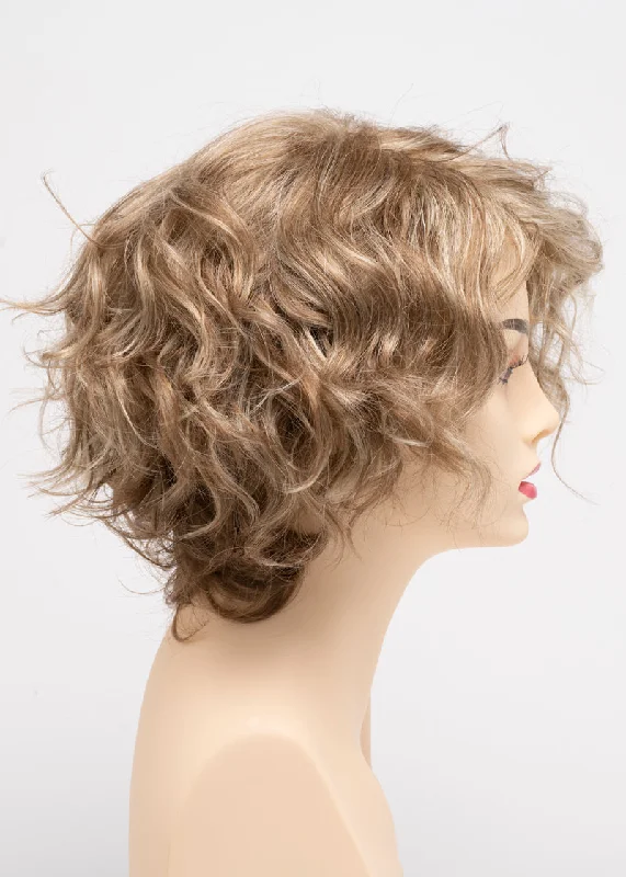 Dark Blonde | A warm honey blonde with soft low-lights and gentle high-lights blended in