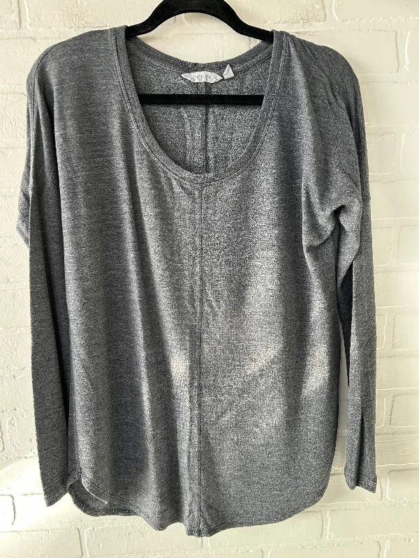 Athletic Top Long Sleeve Crewneck By Athleta In Grey, Size: S