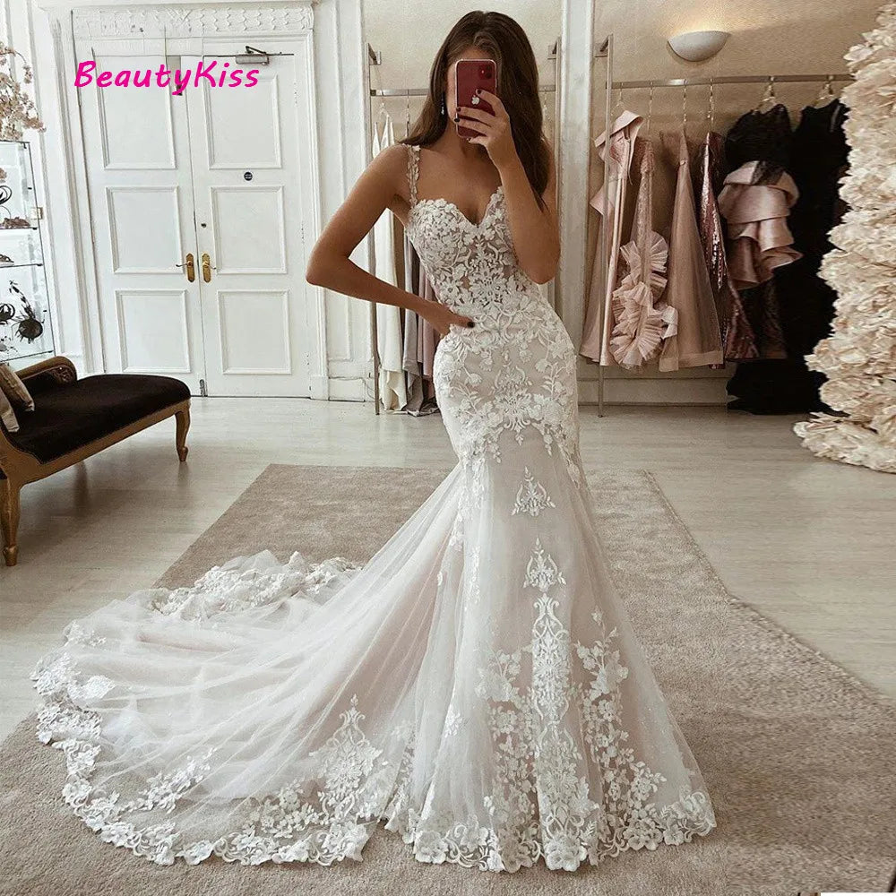 Ivory Mermaid Wedding Dresses Lace Appliques Tulle Bridal Gowns with Court